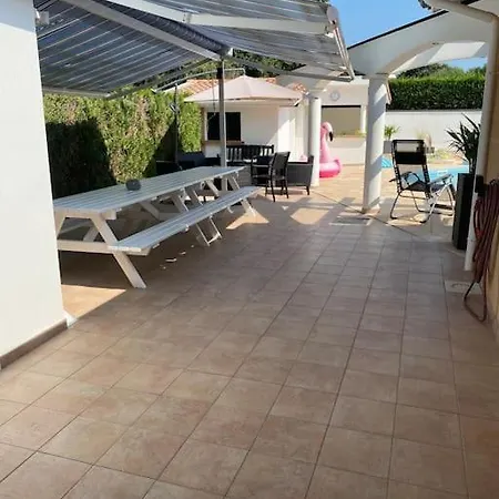 Willa Sany:10 Pers Maison 200m2 Piscine , Jacuzzi Narrosse