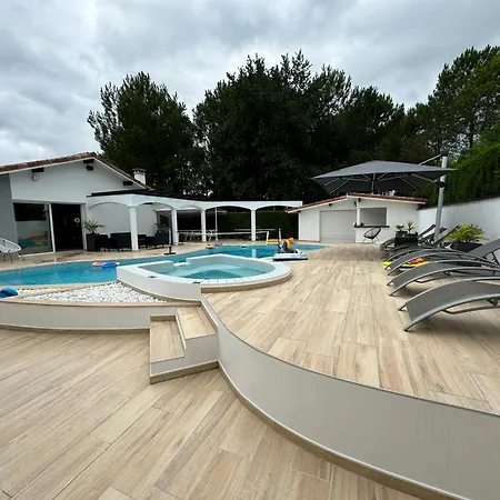 Villa Sany:10 Pers Maison 200m2 Piscine , Jacuzzi Narrosse