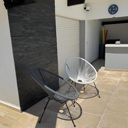 Sany:10 Pers Maison 200m2 Piscine , Jacuzzi