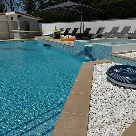 Sany:10 Pers Maison 200m2 Piscine , Jacuzzi Villa *