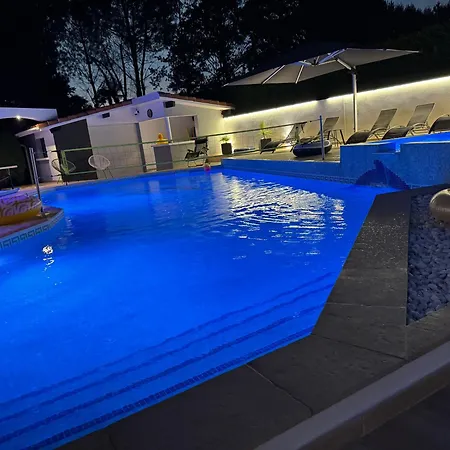 Sany:10 Pers Maison 200m2 Piscine , Jacuzzi Narrosse