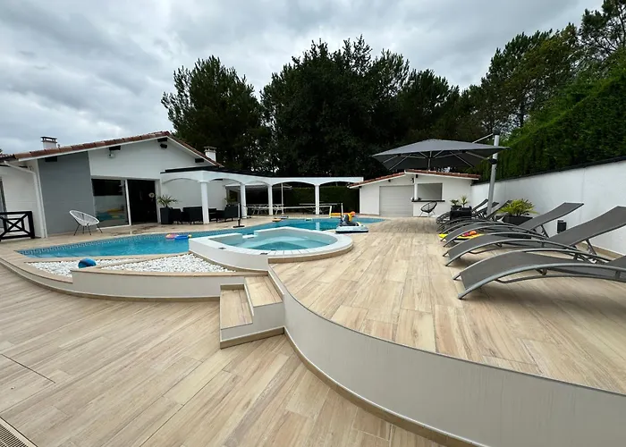 Villa Sany:10 Pers Maison 200m2 Piscine , Jacuzzi Narrosse