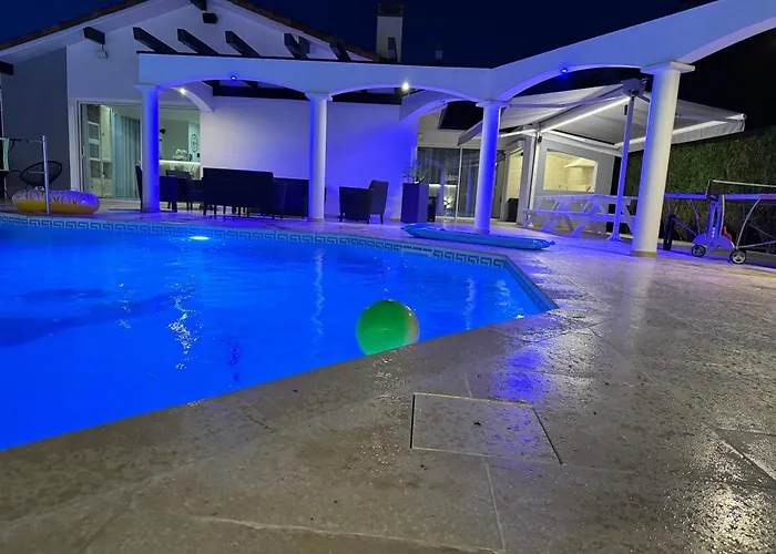 Sany:10 Pers Maison 200m2 Piscine , Jacuzzi Narrosse