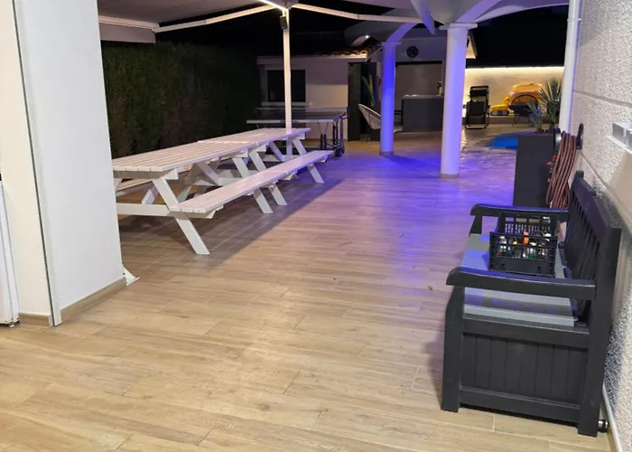 Sany:10 Pers Maison 200m2 Piscine , Jacuzzi Villa