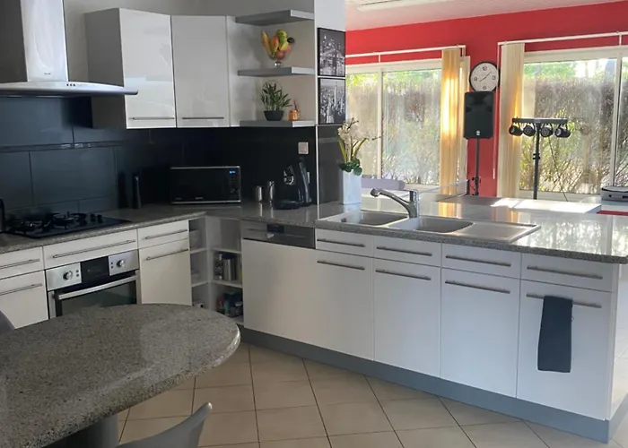 Sany:10 Pers Maison 200m2 Piscine , Jacuzzi Narrosse