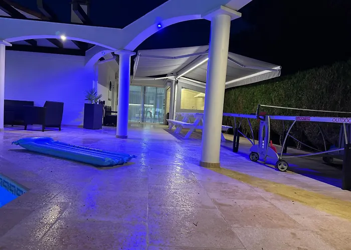 Sany:10 Pers Maison 200m2 Piscine , Jacuzzi Villa *