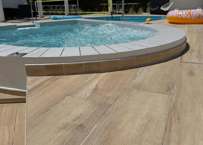 Sany:10 Pers Maison 200m2 Piscine , Jacuzzi * Narrosse