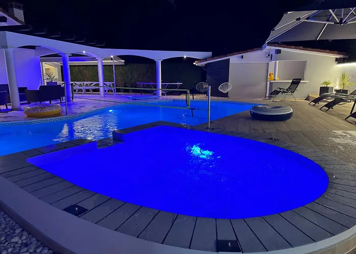 Villa Sany:10 Pers Maison 200m2 Piscine , Jacuzzi