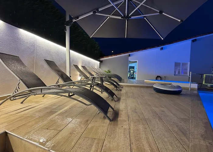 Sany:10 Pers Maison 200m2 Piscine , Jacuzzi Villa