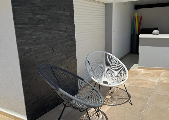 Sany:10 Pers Maison 200m2 Piscine , Jacuzzi