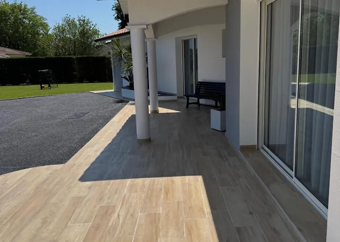 Sany:10 Pers Maison 200m2 Piscine , Jacuzzi Villa