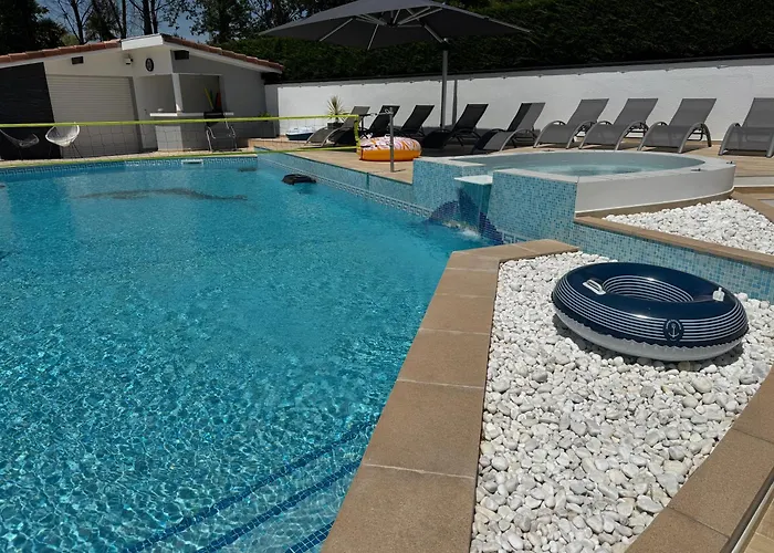 Sany:10 Pers Maison 200m2 Piscine , Jacuzzi Villa *