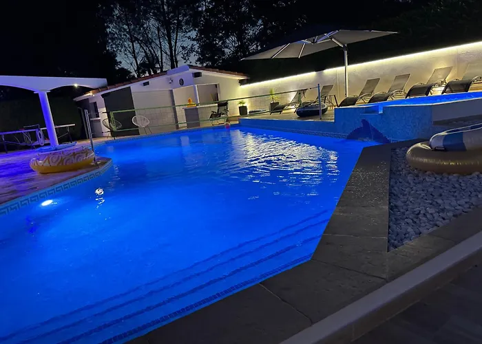 Sany:10 Pers Maison 200m2 Piscine , Jacuzzi Narrosse