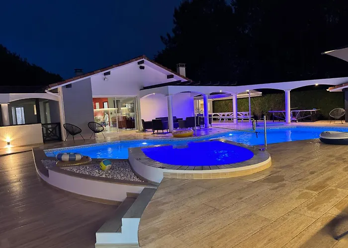 Sany:10 Pers Maison 200m2 Piscine , Jacuzzi Narrosse